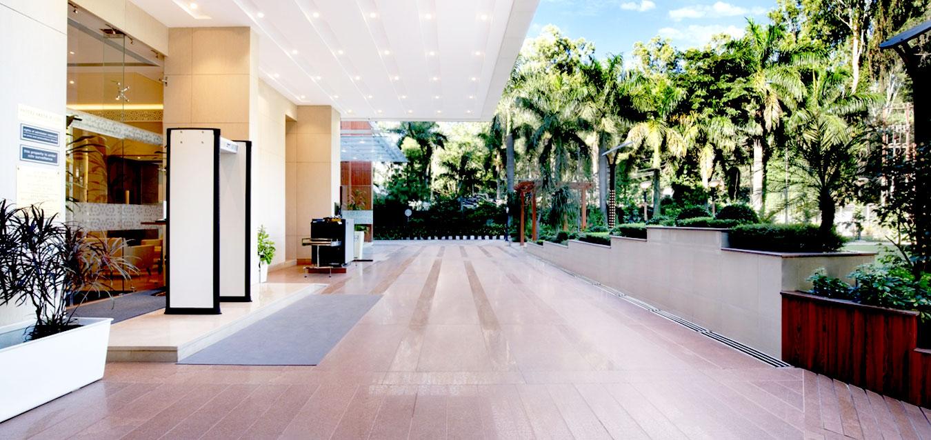 valet parking available at hotel Aketa