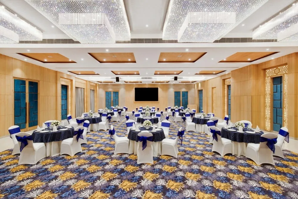 Somerset Hall with Cluster Seating Arrangement for Events — Hotel Aketa Dehradun