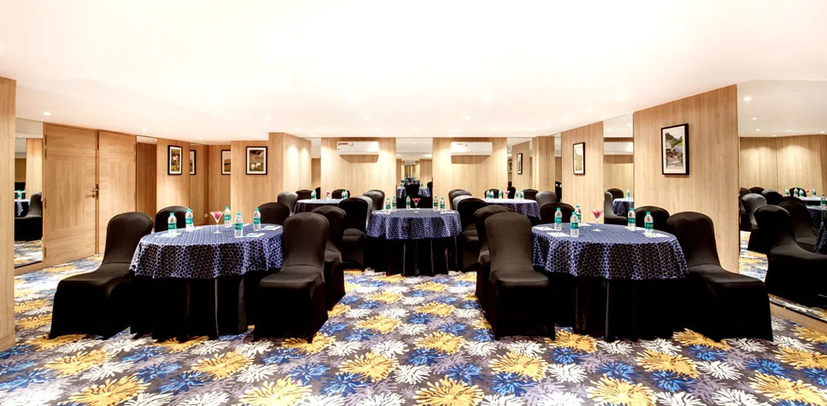 Grand Chambers Banquet Hall with Cluster Seating for Corporate Events — Hotel Aketa Dehradun